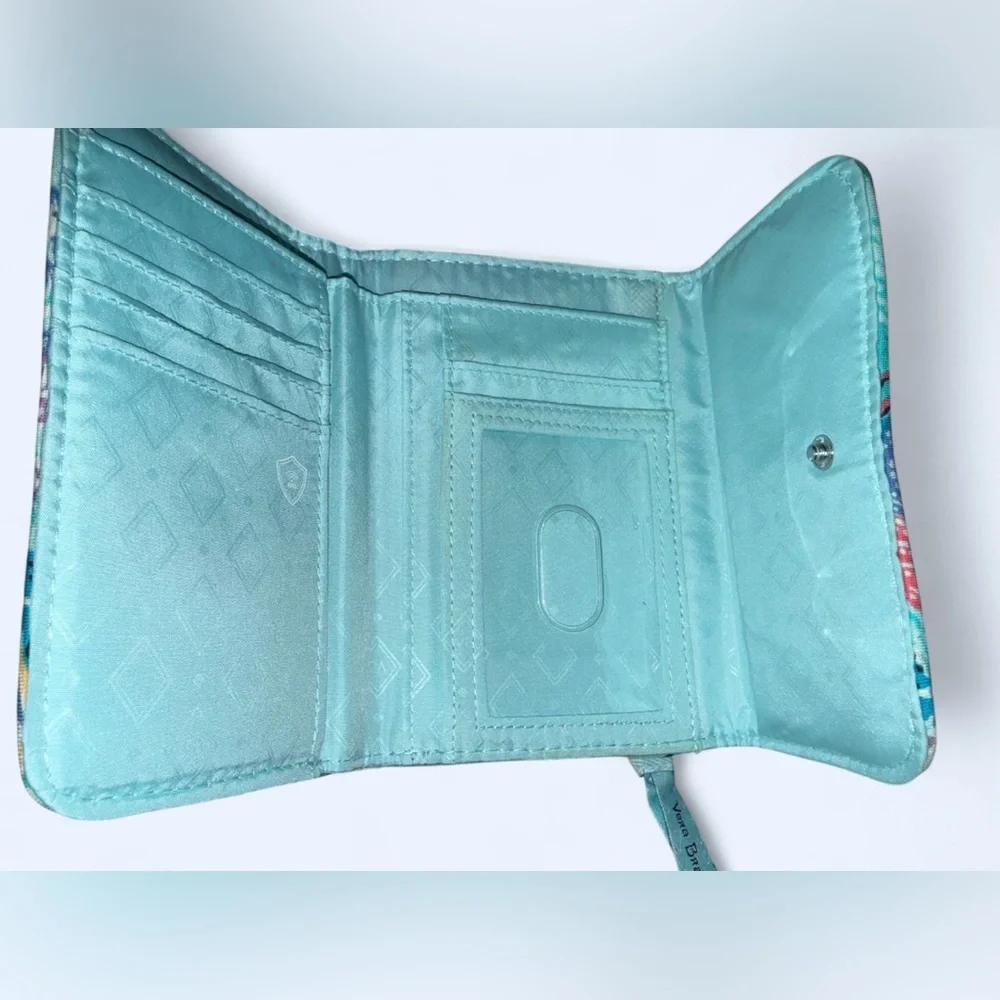 Vera Bradley Quilted Wallet Floral Aqua Blue Print Trifold NWOT - Picture 5 of 6